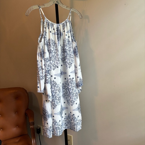 Blue and White Patterned Women's Dress - Picture 6 of 8